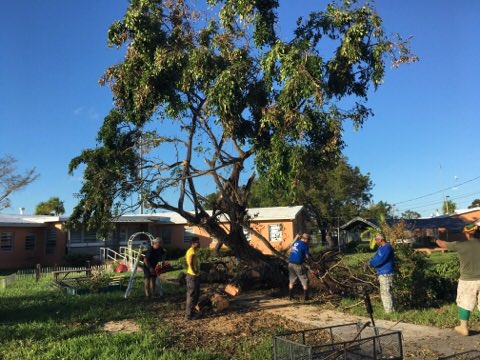 UnitedWayMiami's tweet photo. #MissionUnitedMiami #volunteers rolling up their sleeves to clean up 5 @ARCSouthFlorida locations #AfterIrma #IrmaRecovery #StrongerMiami 👏🏼 https://t.co/uhr6tUiEjj