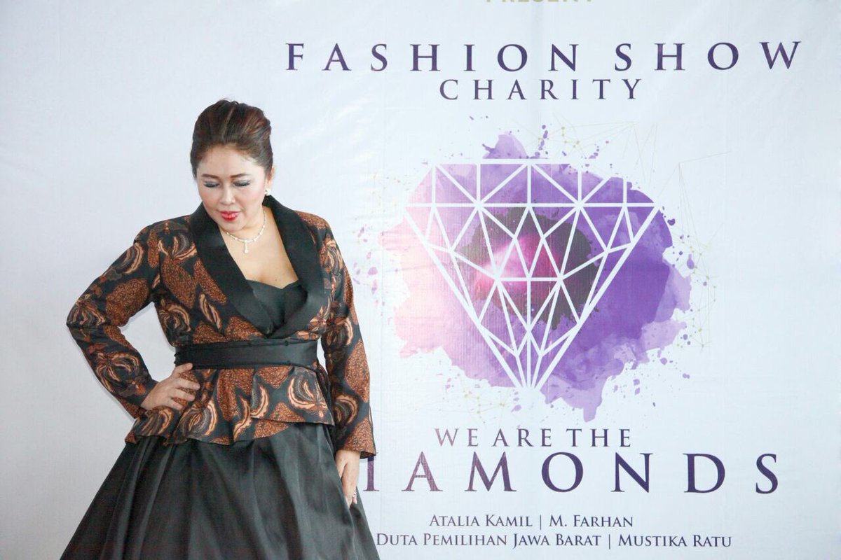 iwp_id's tweet photo. Yes girls, we are the diamonds ! #iwp #iwp.id #jawellereybdg #indowisatapermata #berlian #bandung #charitybdg #rotari #diamond https://t.co/LXwrdQGLNS