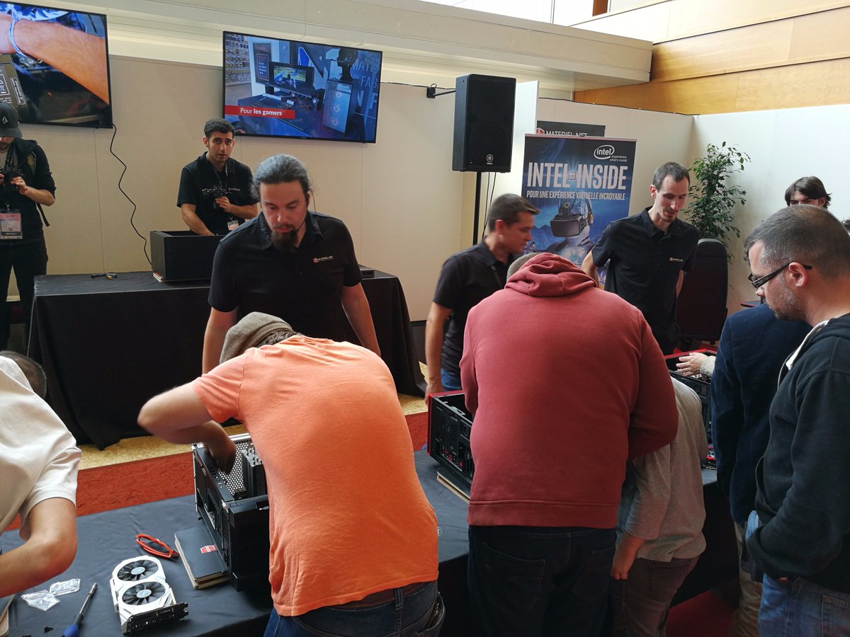 NGX44's tweet photo. Dernières animations de cette #NGX2017 : atelier montage de PC avec @materielnet et finale du tournoi #Tekken7 de @Beatby44 #NantesDigitalW https://t.co/MJewXCUe33