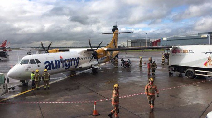 Aurigny Airways ATR-72 (G-COBO) left wingtip damaged by catering truck at Manchester, UK bit.ly/2yiiC4u