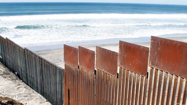 Besuch an der #US-mexikanischen Grenze: Ärger um die #Mauer, Angst vor #NAFTA-Aus. fal.cn/tLa4 https://t.co/Khv5JdEqFv