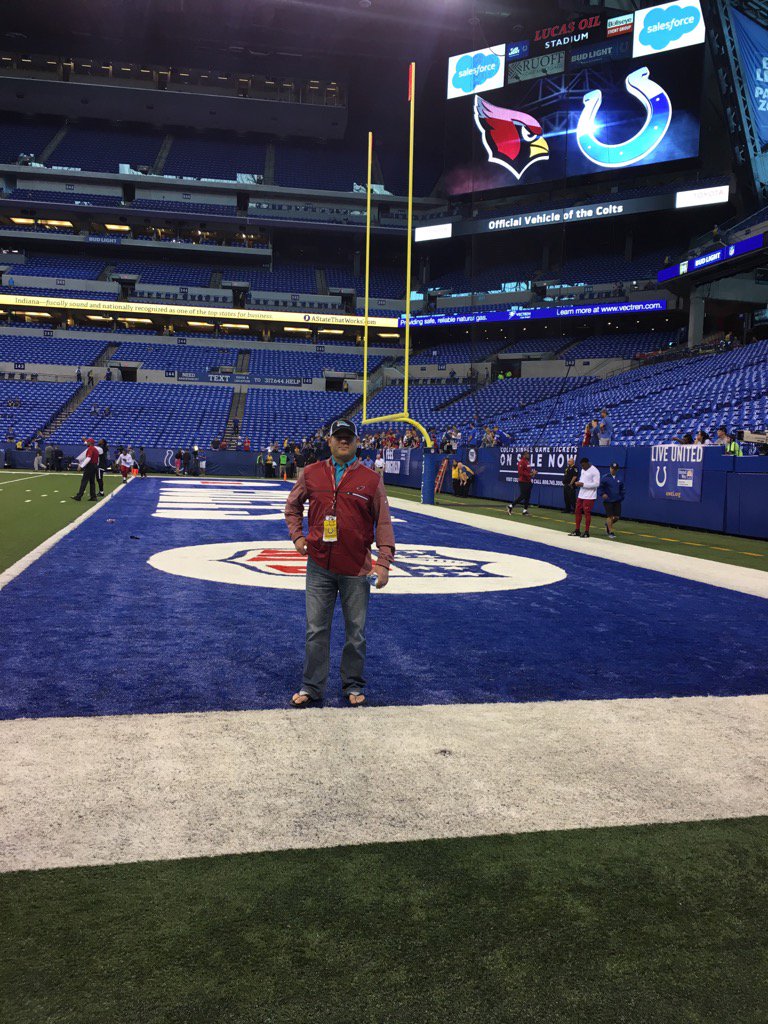 solomission22's tweet photo. Field level in Indy👍🏼 #cameraadds20lbs https://t.co/ykNq8ppWvI