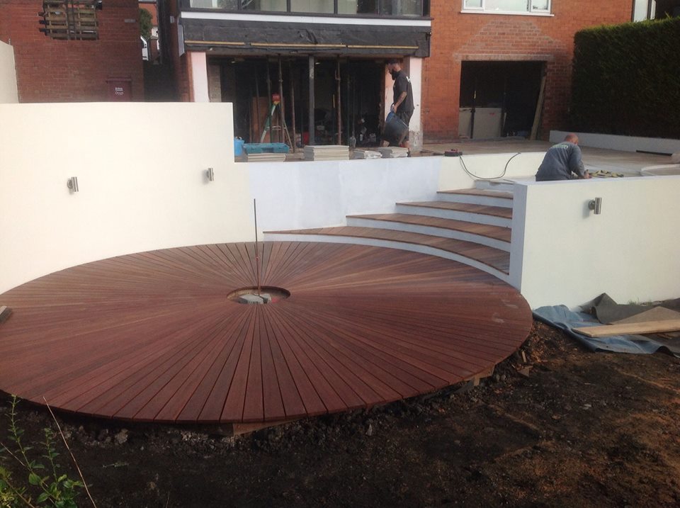 GardenMagicUk's tweet photo. Building this hardwood deck (now 3 years ago) took some calculations as all boards had to be tapered! #silvatimber #manchestergarden https://t.co/No5I2LvHET