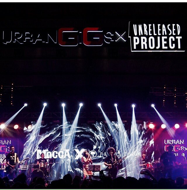 payungteduh's tweet photo. Padang ! Malam ini di Lap. (RTH) Imam Bonjol, on stage jam 20.30 | Free | 18+ | #unreleasedproject #urbangigs #MOCCAxPAYUNGTEDUH https://t.co/ahIJ5ssHF9