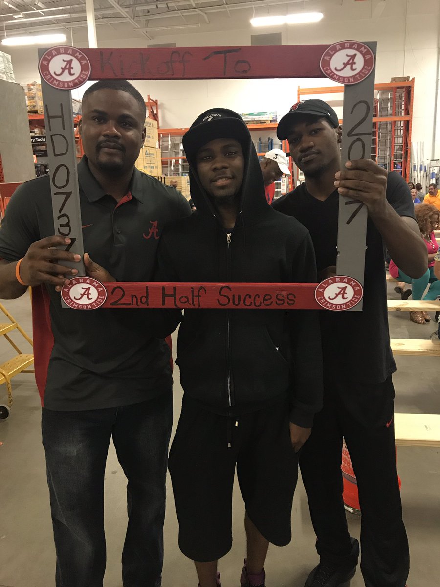 muse_marcus's tweet photo. @thdjoelcog @RecoWatson @ChrisBergHD @christydumas @RobertHD0729. 737 celebrating 1st Half Success. https://t.co/VcQAJSoTKO