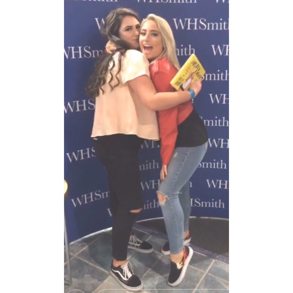 Saffron34664297's tweet photo. So I got #SaffronBarkerVSRealLife not even 24h ago and I've finished it! It's amazing @SaffronBarker tysm everythingππ#MeVsRealLife https://t.co/ZwwaljQZc4