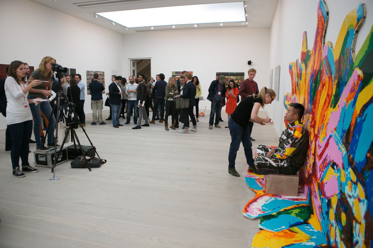 Liu Bolin" The Disappearing Act": Performances at 3pm today
#START2017