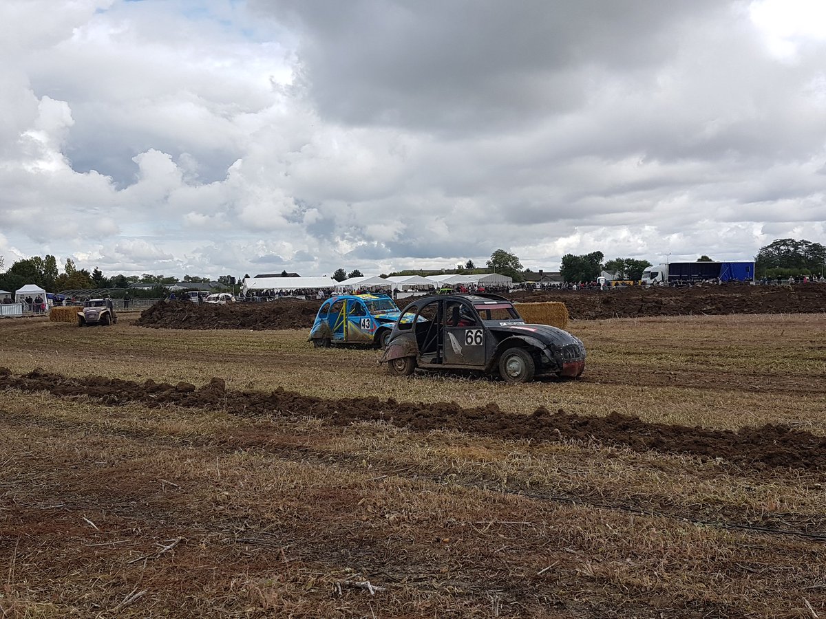 champspossible's tweet photo. #feteAgriculture #campusLCDP courses de 2CV https://t.co/zT4SaxNp51