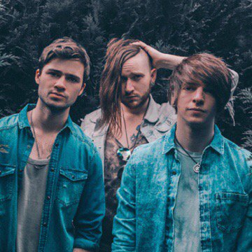 JohnOxley777's tweet photo. Meet my band of the week! @RetroYouthBand With @RetroYouthAl Drums @RetroYouthKris Vocals @RetroYouthRobin Guitarist! https://t.co/BrpRyZ9ZT7