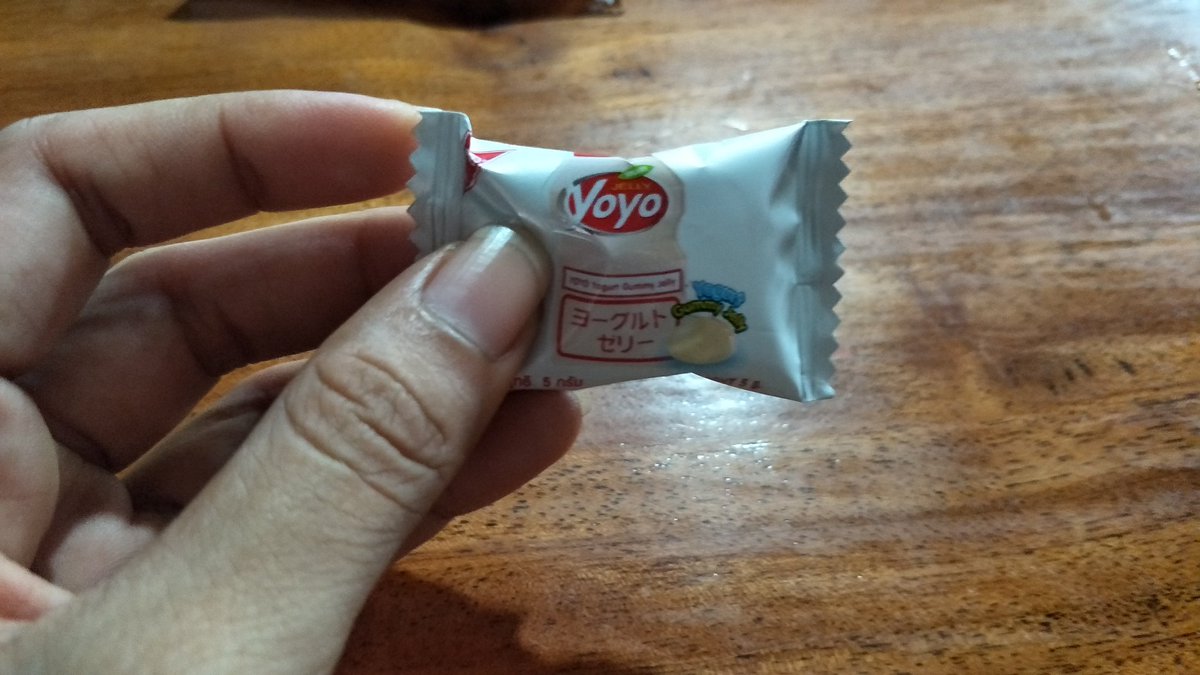 ben_jaam's tweet photo. yoyo yogurt gummy jelly เขี้ยวแล้วนิ่ม หนึบ อร่อย หอมกลิ่นโยเกิร์ต กินแล้วเหมือนกินนมโยเกิร์ตเลยจ้า #ต้องลองๆ #ทริปกลับบ้าน #CJlive https://t.co/4LVdCegNuw