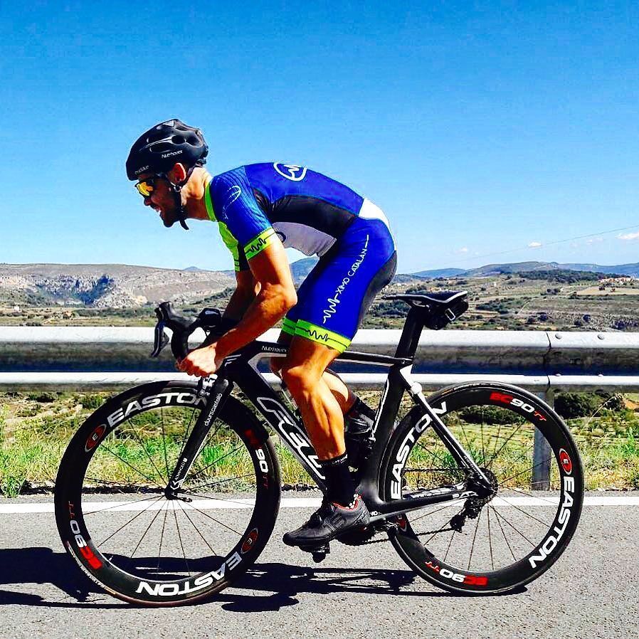 andresmb88's tweet photo. Día de entrene con amigos y algunos apretones 🔥🔥🔥
Estrenado el mono de ciclismo de @ximocatalan 👌🏼🤘🏼✌🏼.
📸 @marcgui… https://t.co/BJpcYlMr2Y https://t.co/933ZqJIEdG