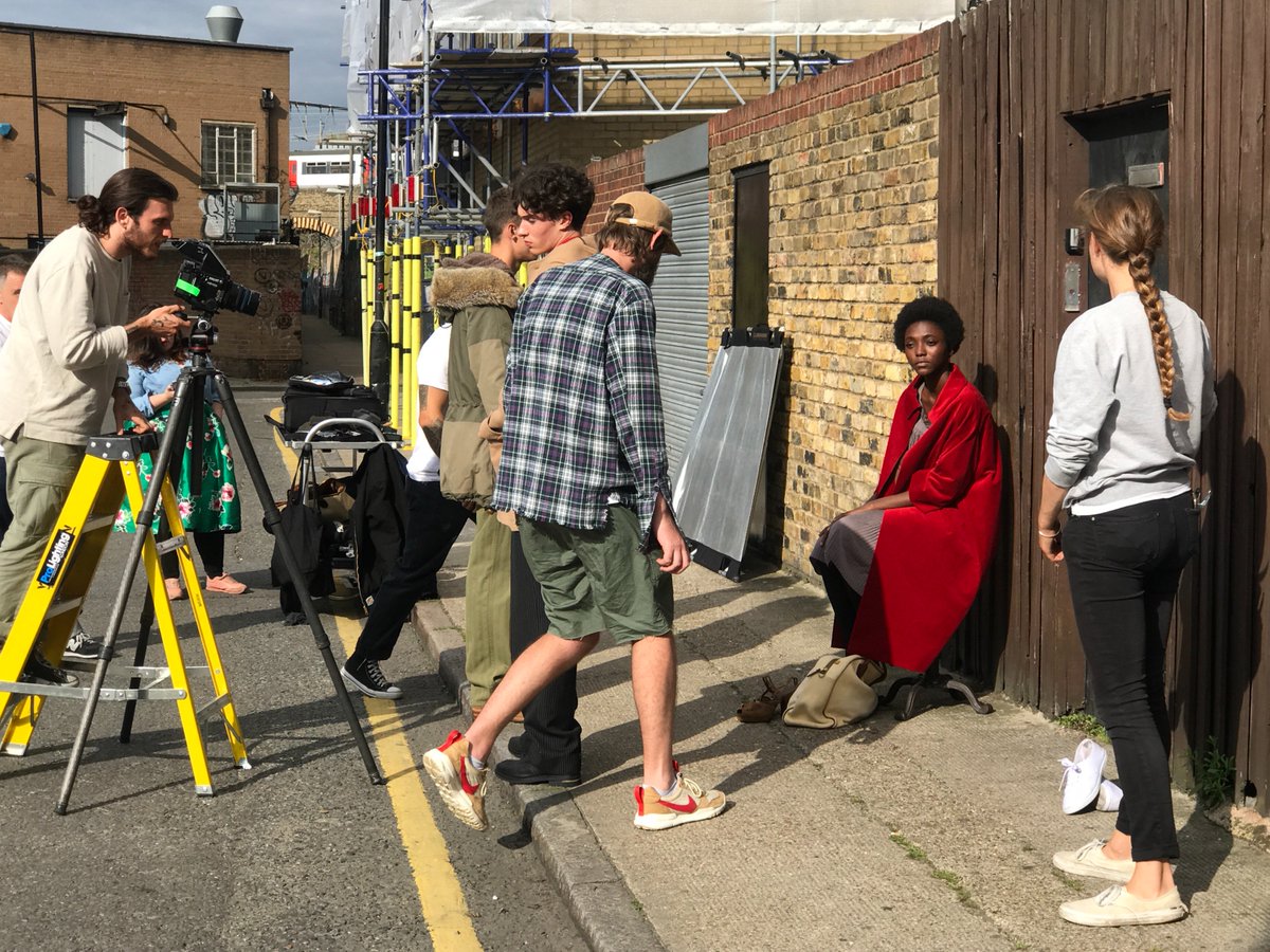 ট ইট র Brutus 場所 人 服 発売中 表紙はvisvimの白黒ファッション ストーリーから イーストロンドンの街角でロケ 場所 人 服のミステリアスなストーリーに注目です カラーで見るとこんな感じ