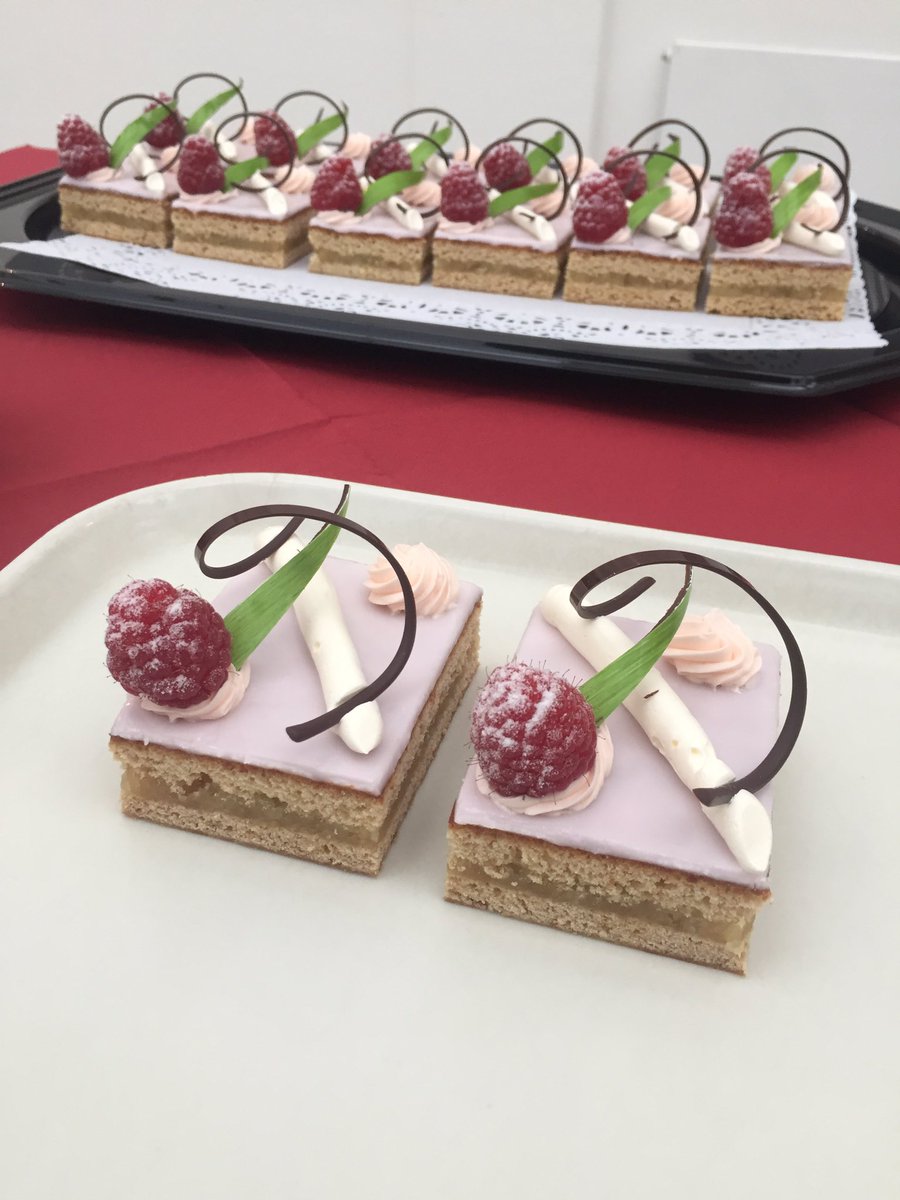 Super trots! Vandaag 2de geworden publieks jury en 4 de bij vak jury #lekkerste #oranjekoek