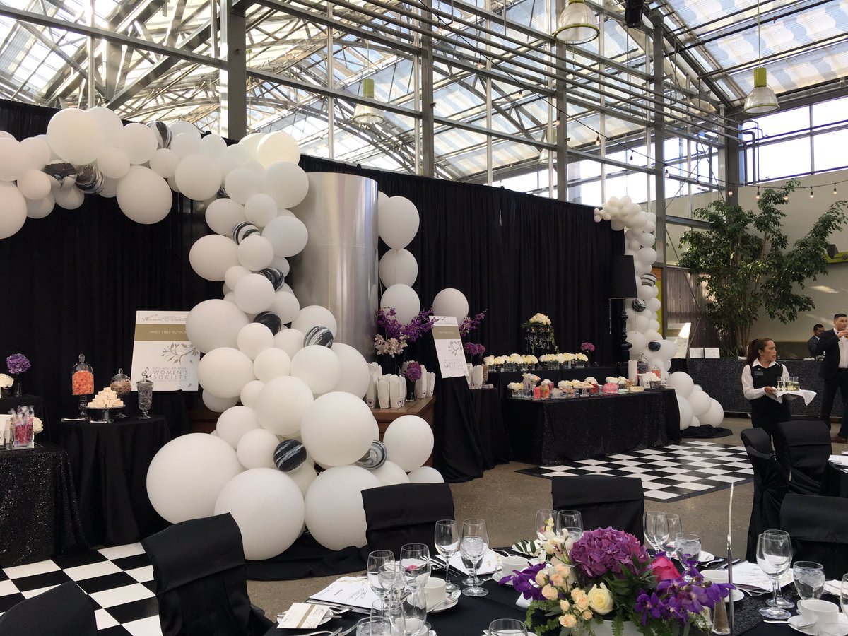 lifeatgray's tweet photo. Happy to attend the #HarvestGala2017 with our new partner @KellerLtd benefitting the @LoisHoleHosp! @rahfoundation #GrayCanada https://t.co/Jo0B7plhh5