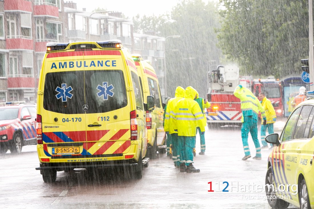Vier personen raakten vanmiddag gewond bij een bij in woonzorgcomplex Arcadia in Zwolle. Gedurende de inzet ook hevige regenval.