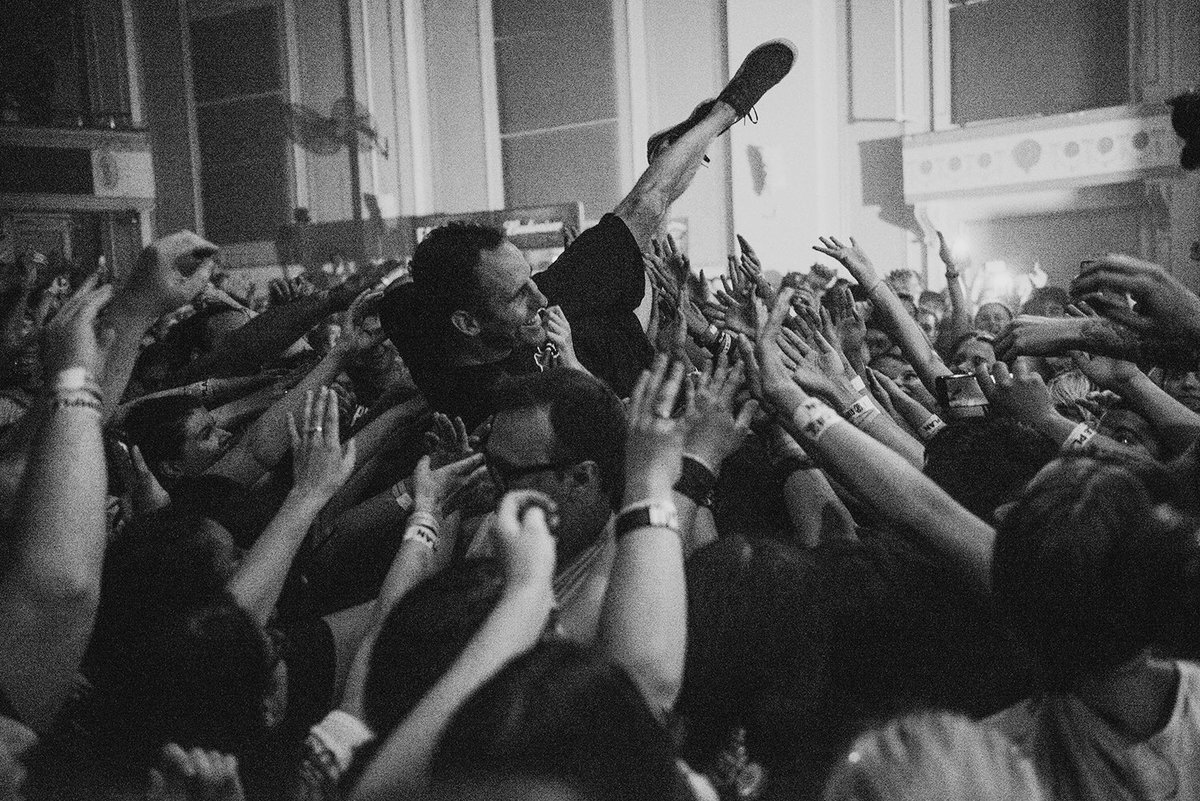 simpleplan's tweet image. Happy Birthday, @chuckcomeau! 📸: @frankieludikar