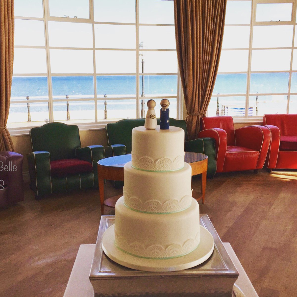 CakesRuby's tweet image. Art deco cake, delivered to Worthing Pier yesterday. #wedding  #weddingcake #cake #bride #artdeco #cakedesign #worthing #brighton #sussex