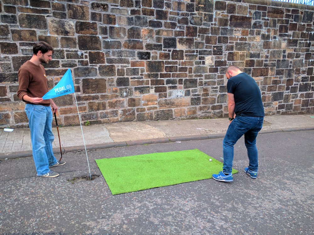 PotHoleGolf's tweet image. Some #PotHoleGolf in action, with good use of a @POPScotland flag
#CycleHack  #CyclehackGla