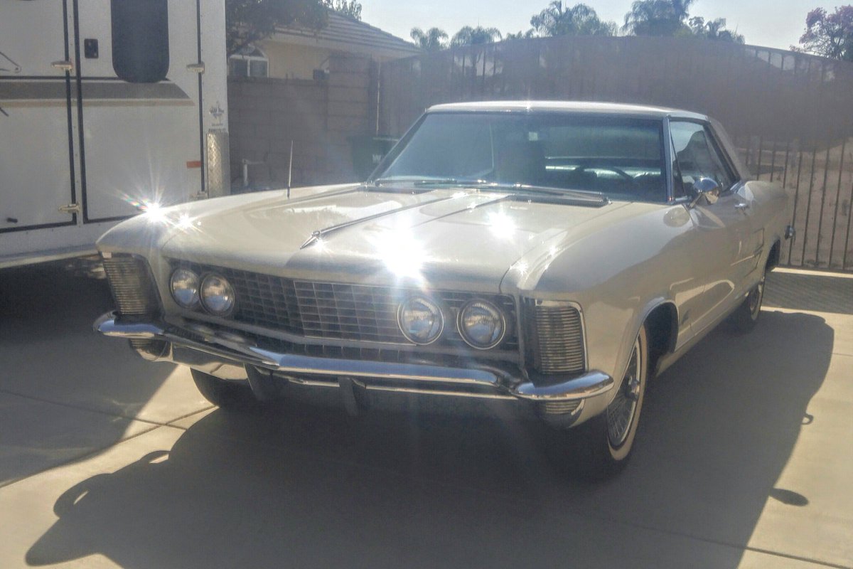 63Poncho's tweet photo. She cleans up nicely. #rivicrew #63riviera #Riviera #Buick https://t.co/EB3vJ6rTwn