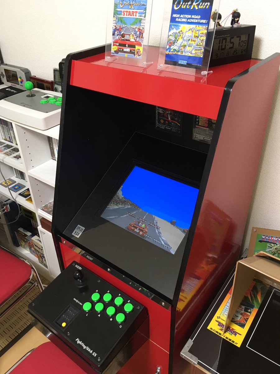 ひろすけ Na Twitteru ようやく完成しました 自作ミニアップライト筐体 かなり完成度は高いと思います 素人でも頑張ればこれくらいは作れる 念願のアウトランが楽しい