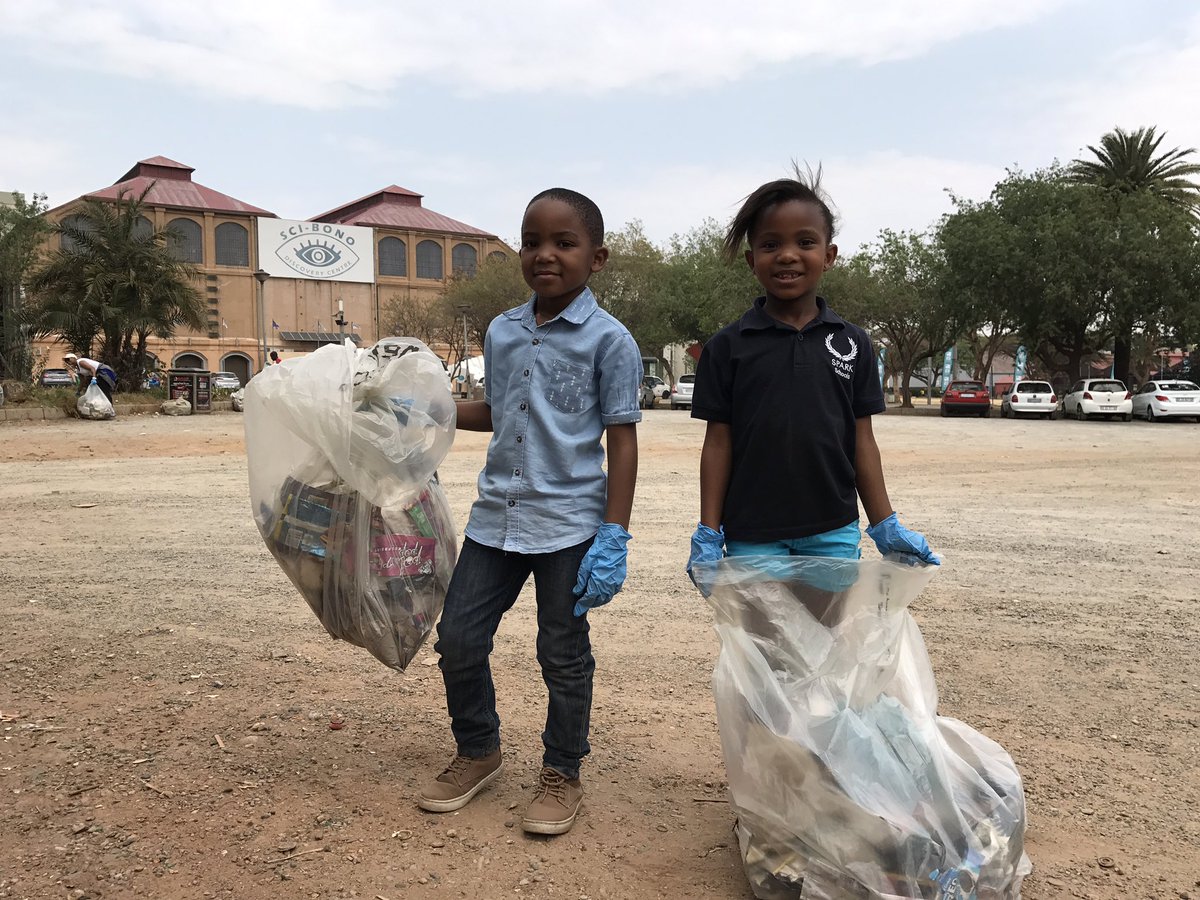BlakeCTN's tweet photo. Clean ups can be fun and empowering. Thanks to everyone for coming to the #JoburgCityCleanUp @joburg10k @cnandco @WastePlanSA @1ispet https://t.co/7yMmpFFzLc