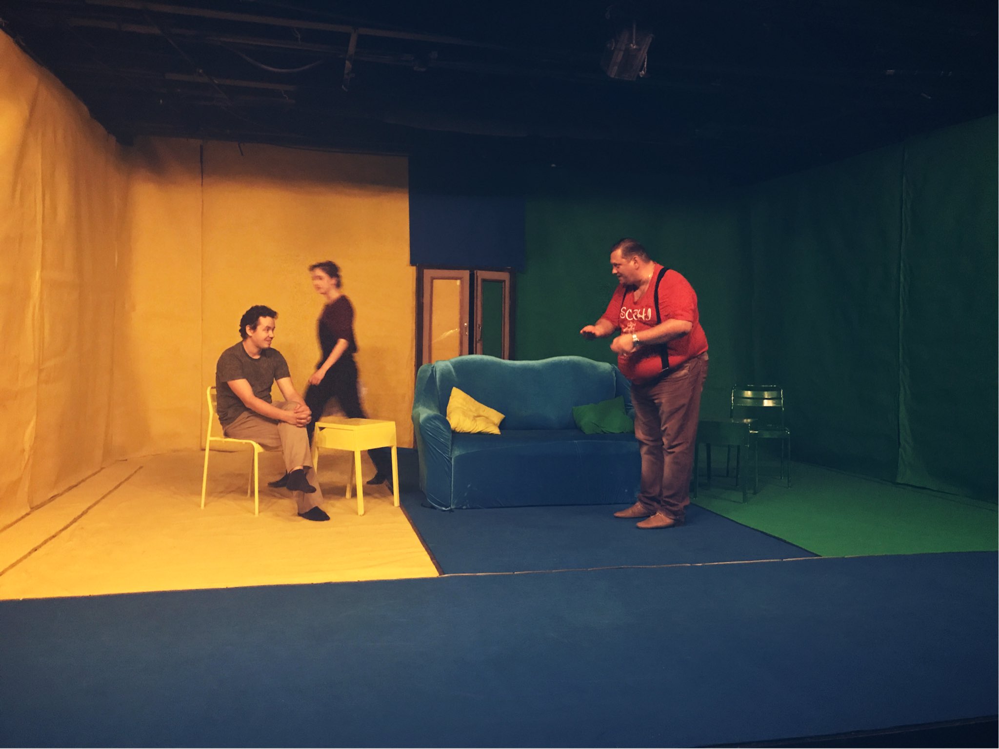 Театр МЕЛ on Twitter: "Репетиция перед спектаклем "Слишком женатый ...