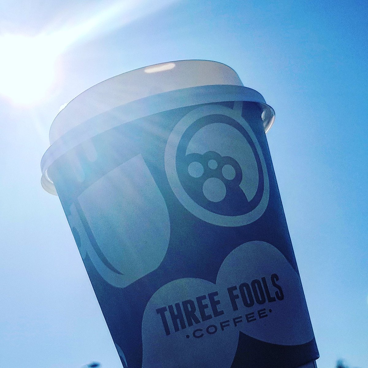We love sunny Sundays 😍 #threefoolscoffee