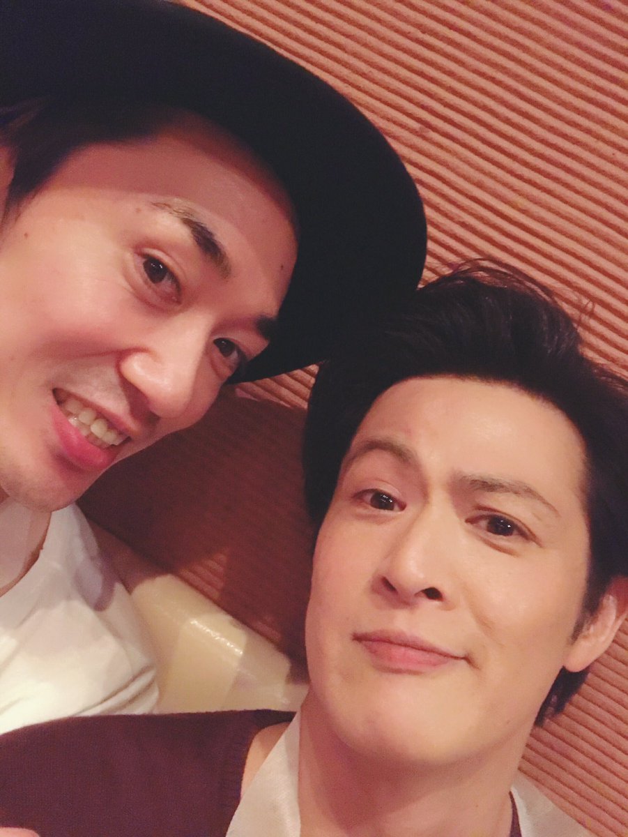 ShinyaNIRO's tweet photo. まだ稽古終わってないけど、無意味に打ち上げ（笑）
この人、神谷直樹。
今回のフォッシーダンスの振付を物凄くフォッシー魂で踊れる人。
すばらし。

#パジャマゲーム #ハードル上げる #直樹がビビる #ざまあみろ（笑） https://t.co/owa5HV5vNm