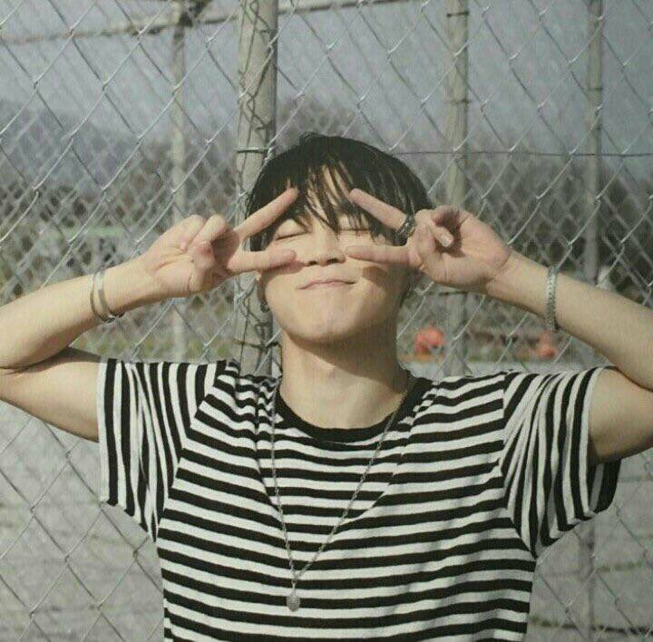 low quality jimin 💐 (@lowqualityjimin) on Twitter photo 