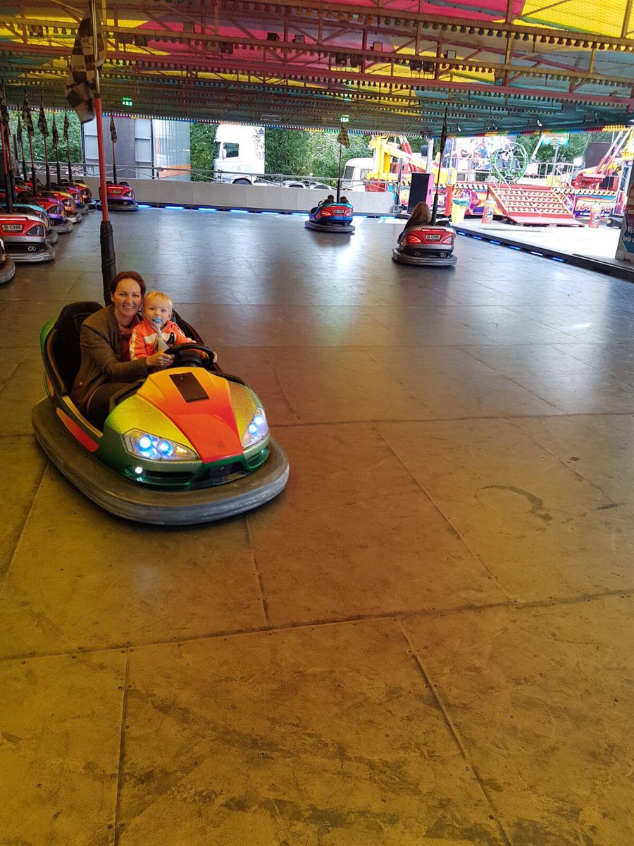 LeeuwenKai's tweet photo. Kermis! #botsautos #lekkerrustig https://t.co/fz0sNPopbw