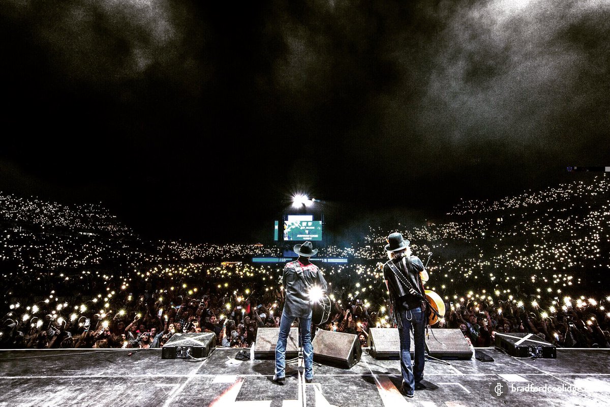 bigandrich's tweet photo. We got to show @americankickoff a BIG AND RICH TIME!!! Thanks to everyone who came out to make the night rawkin'!!!! https://t.co/B9ZqqmhIHd