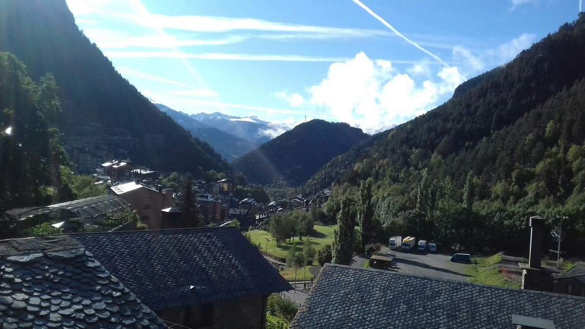 NuriaPons96's tweet photo. Acabant les vacances amb molt bones vistes ๐๐ #Andorra #withyou #lastsdaysofsummer #mountains #andorralovers https://t.co/dxz4u1HnIg