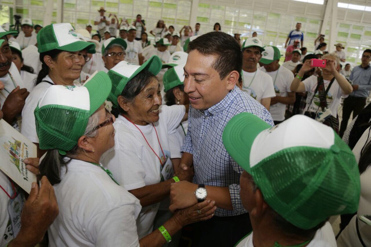 EquipoAmaya's tweet photo. ¡Feliz cumpleaños gobernador @CarlosAmayaR! Gracias por trabajar sin pausa y amor por los sueños de los boyacenses. ¡Bendiciones! https://t.co/d8eafHCkbO