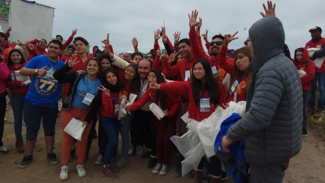 ntchile's tweet photo. Alcalde de Coquimbo agradece a jóvenes Adventistas por impacto a comunidad generando conciencia al #CuidadoDelMedioAmbiente #MiCongresoConNT https://t.co/42ktcjQnlJ