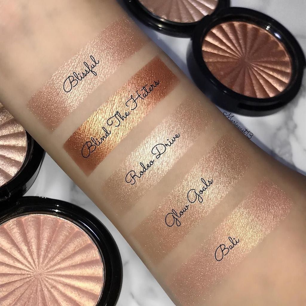En sætning Begravelse Pounding OFRA Cosmetics on Twitter: "Beauties, you've been requesting a swatch  comparison post of our gold toned highlighters. Well thank @mariacast13 …  https://t.co/BT7k7eMJvk https://t.co/Sa0IhiNiBD" / Twitter