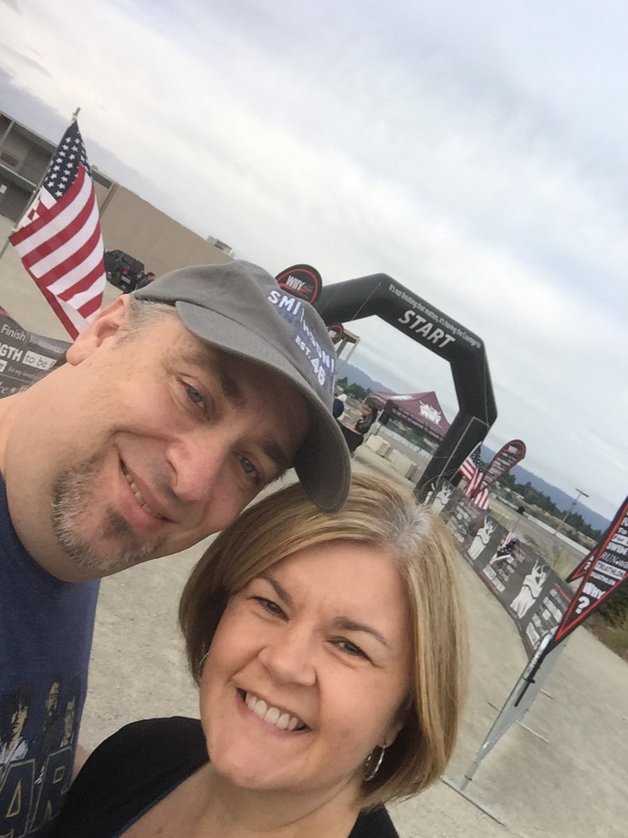 jediguybrarian's tweet photo. Participating in #RedCross #runforamerica in Vancouver,WA 2raise $for victims of hurricanes,floods,&fires lately. https://t.co/cILq80OYmX https://t.co/odNEZkKP5r