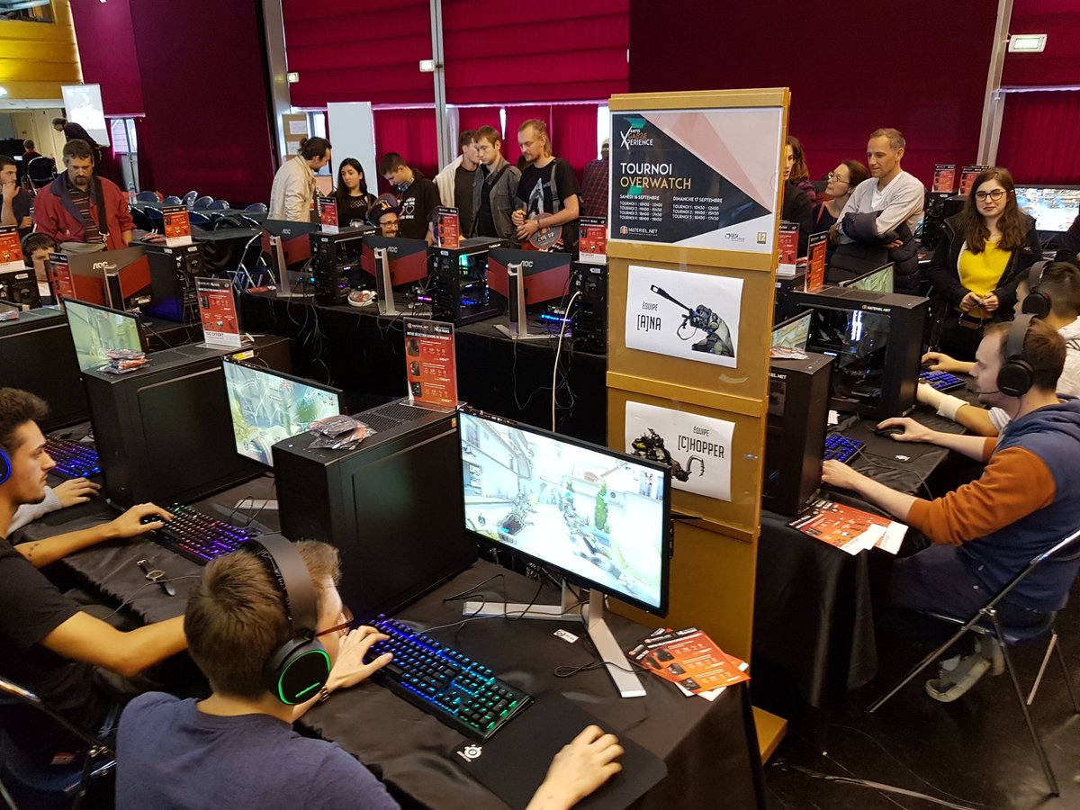 JohnCouscous's tweet photo. @NGX2017 @nantesfr Il y avait aussi du retrogaming, des tournois, et de la VR #NGX2017 https://t.co/iuxfwlAMBT