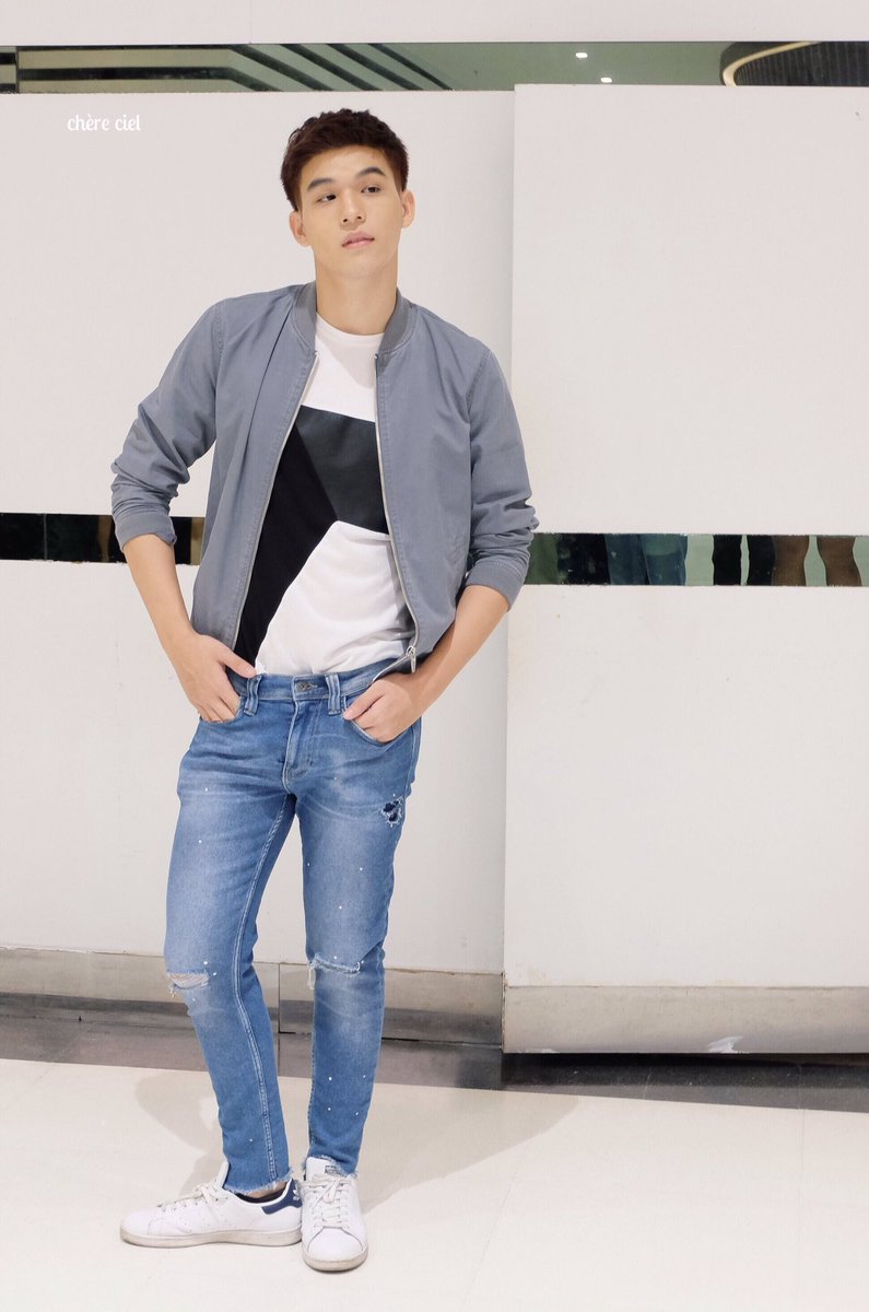 everydayskyy's tweet photo. หล่อแท้แม้ทองผ่านแว่นกันแดด😳💖@skywongraveee 
#skywongraveee #nadaoartist #TUSexyBoy 
#Themallshopfinver #scbdebityeah https://t.co/x0tsmBsdWc