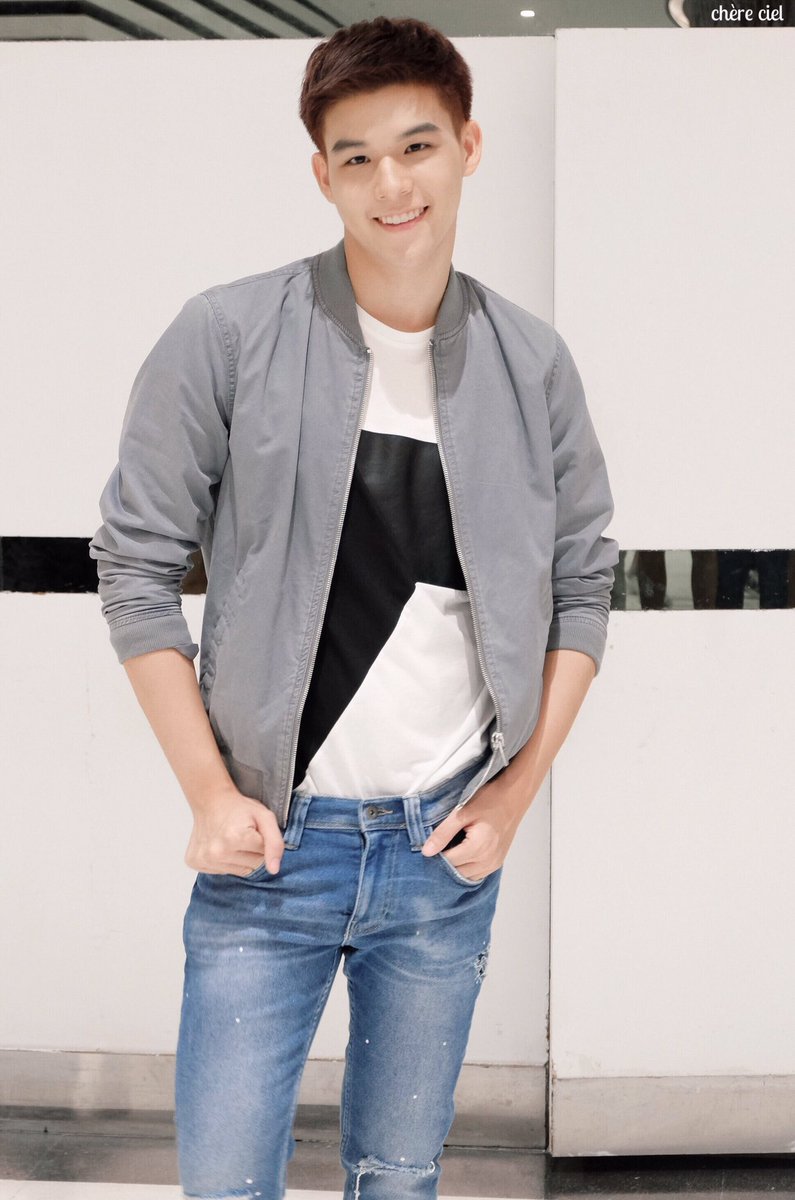 everydayskyy's tweet photo. หล่อแท้แม้ทองผ่านแว่นกันแดด😳💖@skywongraveee 
#skywongraveee #nadaoartist #TUSexyBoy 
#Themallshopfinver #scbdebityeah https://t.co/x0tsmBsdWc