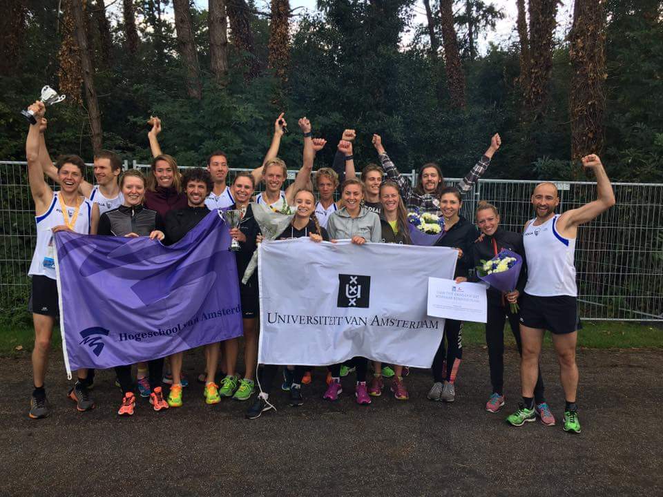 Dameswedstrijdteam UvA/HvA 1e Herenwedstrijsteam 2e bij Damloop. Wat een toppers! <a href="/UvA_Amsterdam/">UvA Amsterdam</a> <a href="/HvA/">Hogeschool van Amsterdam (HvA)</a> <a href="/Folia/">Folia</a>