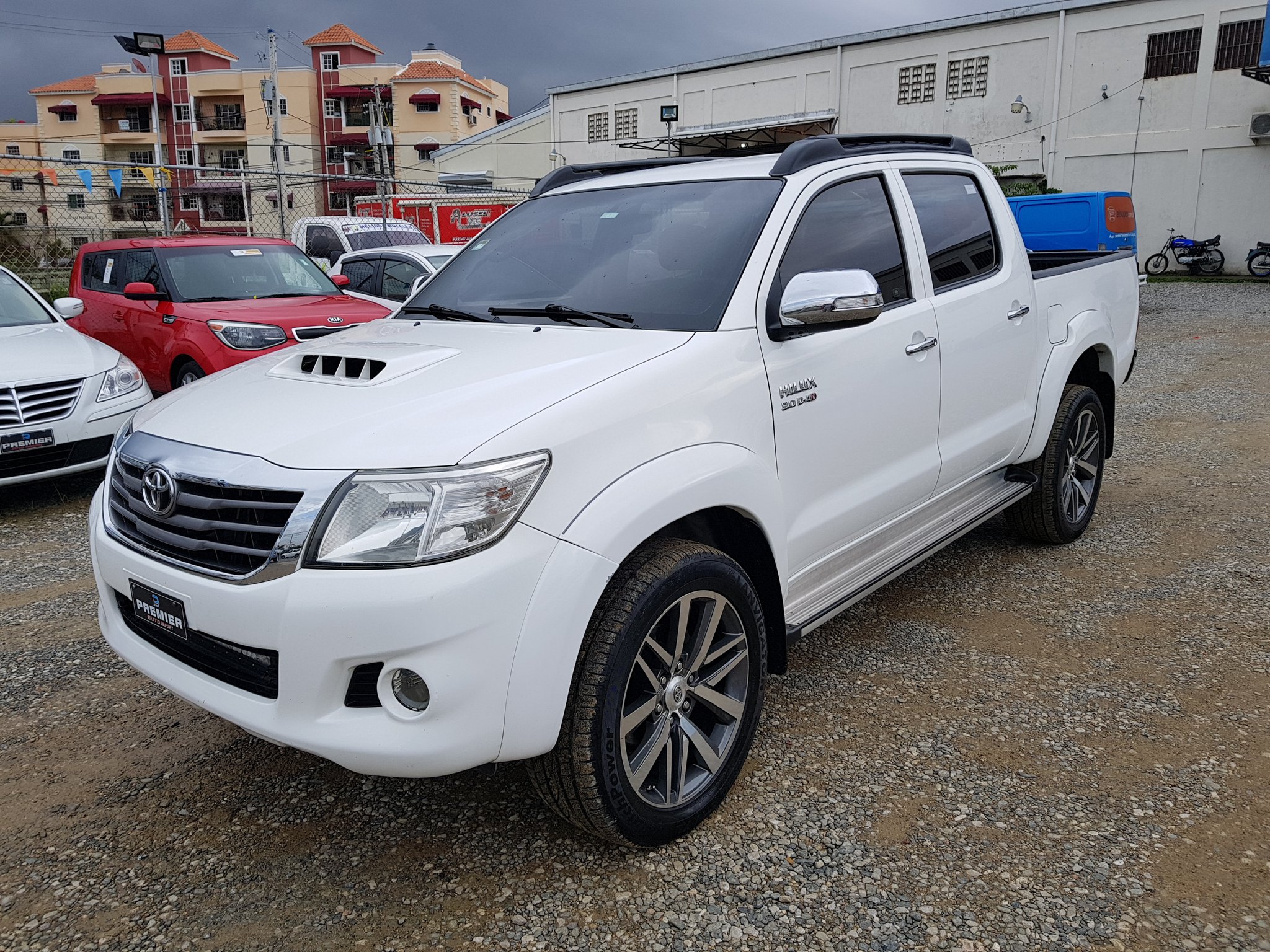 chocar Ataque de nervios pimienta Premier Auto Import sur Twitter : "2013 TOYOTA HILUX SEMI-NUEVA, Aros de  magnesio originales, gomas al 100% solo 85mil kms, pintura original,  interior impecable. 829 464 4444 https://t.co/9pslnZRhPi" / Twitter