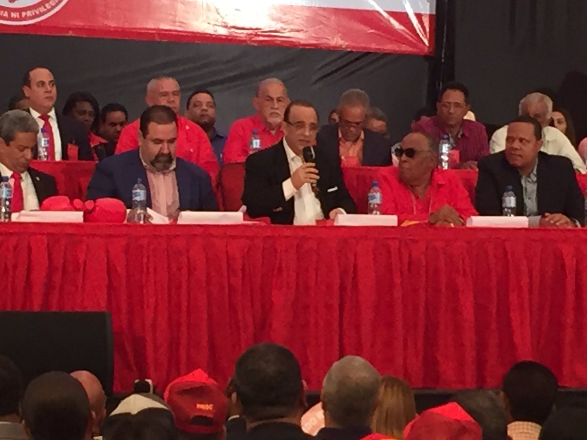 orlandomuller7's tweet photo. El más grande de todos los reformistas @CastroMaximo5 da las gracias al Pte. @QuiqueAntun por poner Elias Castro a la #AsambleaPRSCTeoCruz https://t.co/kuGWPB0jdh