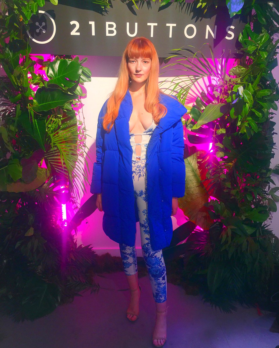 I brought my duvet to fashion week 🛌🗣💙💙💙 #LFW <a href="/21buttons/">21buttons</a>