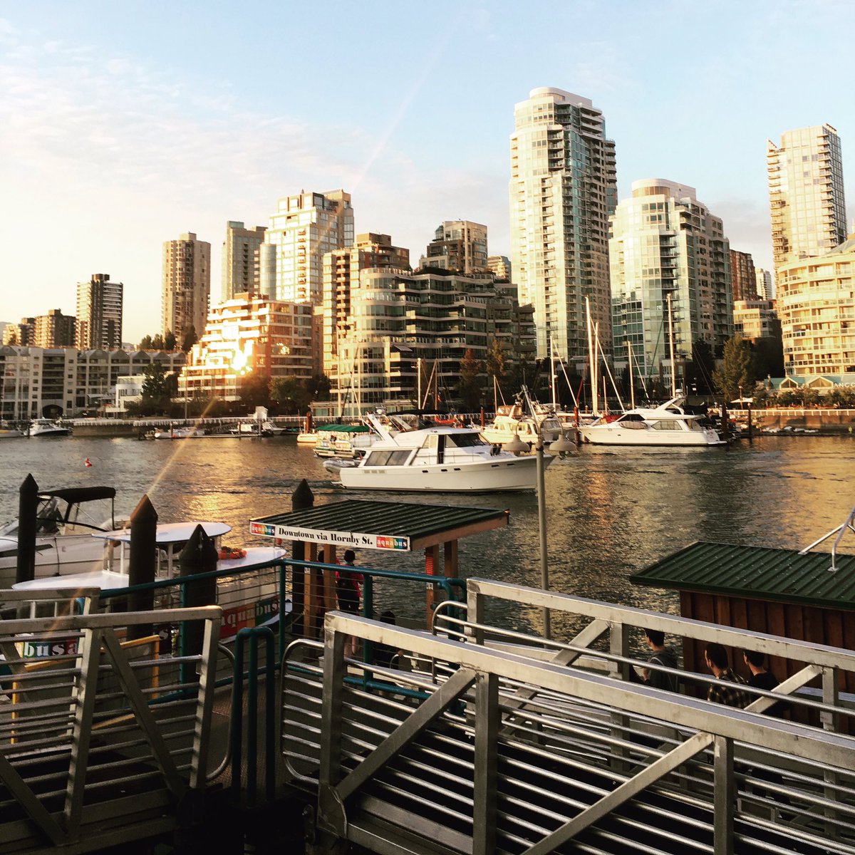 ScovaCanada's tweet photo. Saturday evenings at #granvilleisland #visitvancouver #granvilleislandmarket #weekendvibes #fallevenings #thingstodoinvancouver #Canada150 https://t.co/qciNkzaPcI