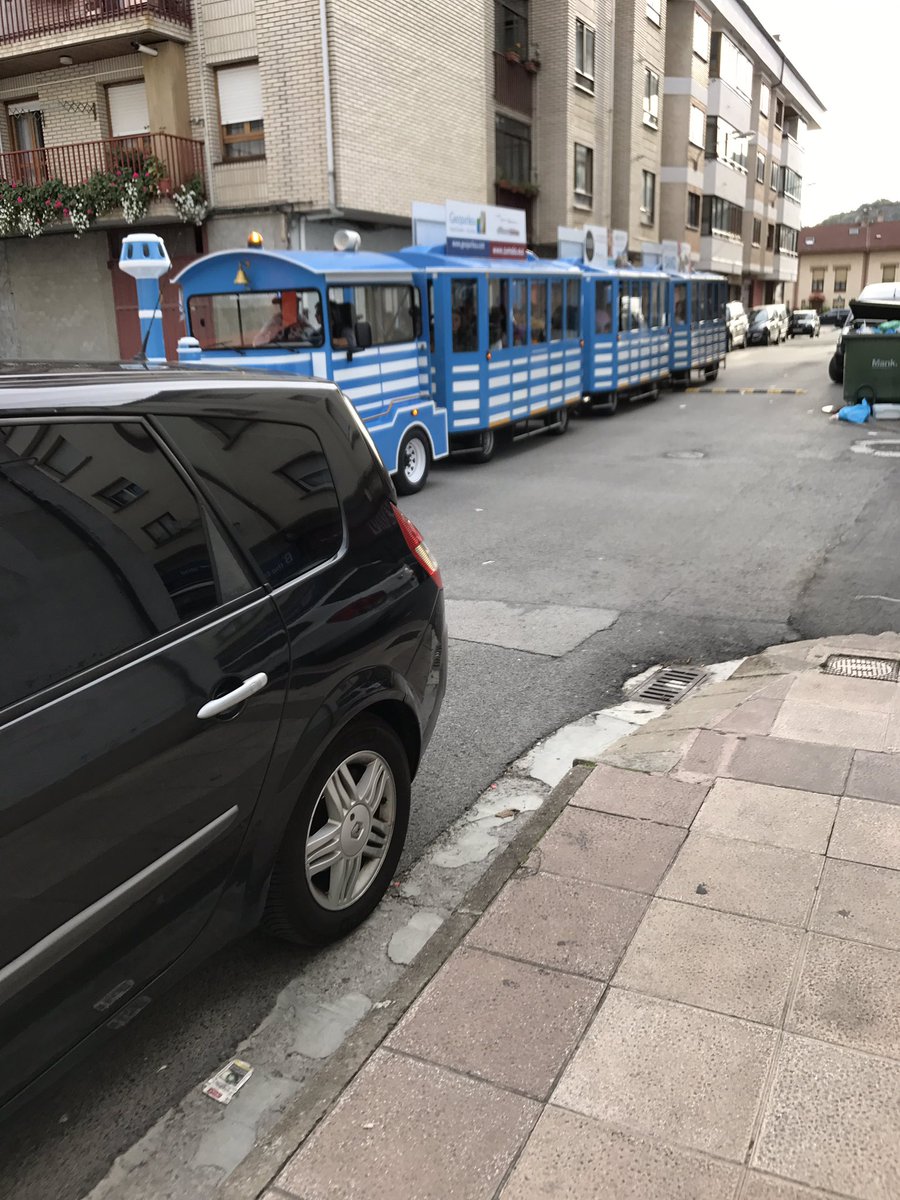 albertoanguian3's tweet photo. El tav de upn a su paso por alsasua https://t.co/iTZMQsWUfZ