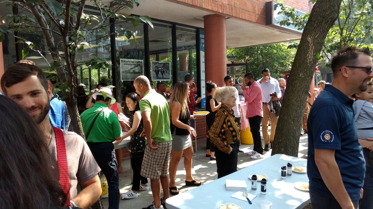 TPSAux51Div's tweet image. #Community #spirit in #51Division abounds at Church in the City on Esplanade! Police and Fire appreciation 🌽 roast and  U know we ❤️ BBQ 🍔!