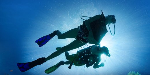 ExtraSub_es's tweet photo. No bucees nunca en solitario, tu compañer@ de #buceo es una garantía para tu seguridad #ExtraSub https://t.co/FHcnoXQ27O