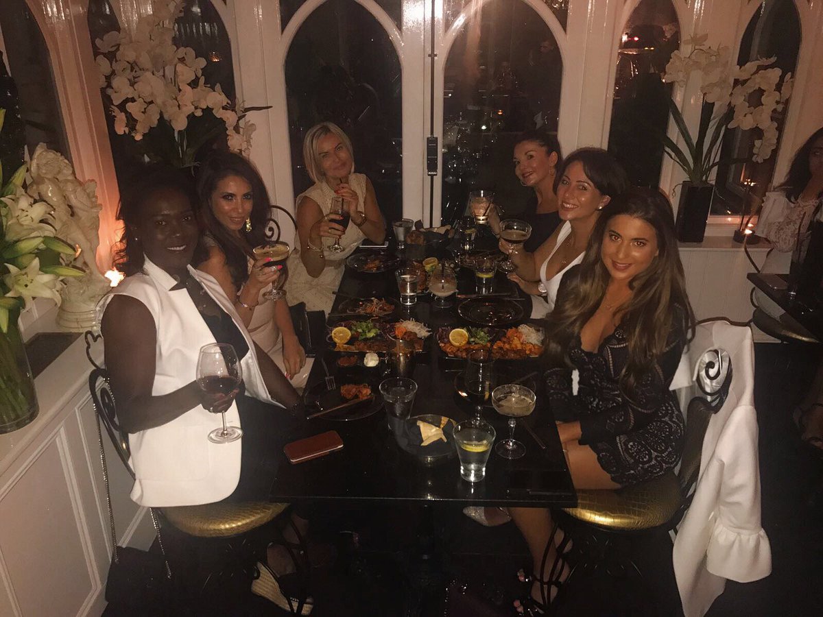 Nicola_Kal's tweet image. Great night @SheeshChigwell with beautiful friends @SW1HB @francine_lewis @Mrstinatot #sheesh #birthday #friends