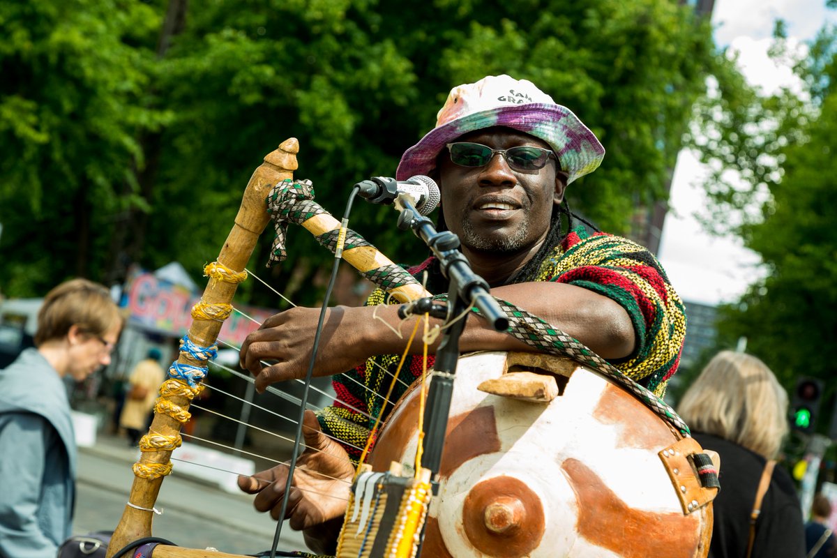Bayimba's tweet photo. @thePearlGuideUg @Kla_FW @The_Kampala_Sun @CharlieBeau @pay_way @MusicInAfrica @africalia @StichtingDOEN @matookerepublic @KreativADIKT @DJAUUganda @GZ_Kampala @SanturiProject @djrachael256 @KASWEAR @RasKasozi @SylvesterHiphop @saShirleyMay @coopybly @UG_GospelMusic @UGGOFCHRIST @gospeluganda @ugchristiannews @TUMAwards @AGMMA2017 @ItsBettyG @EthiopianMusic @EthiopianMusic1 @EthiopianMusic_ @ZefenEthiopia @AmharicMusic @NLinUganda @visitholland On the mainstage, we have @Makadem a talented musician and vibrant performing artist from #Kenya #Bayimba2017 #BAYIMBAat10 https://t.co/PiB1bOAn3p