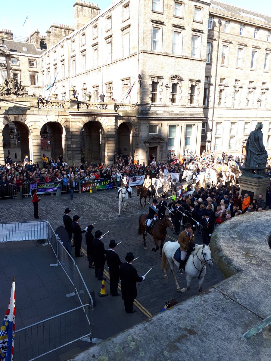 Edinburgh Riding of the Marches spectacular parade finishes at Mercer Cross o  the Royal mile